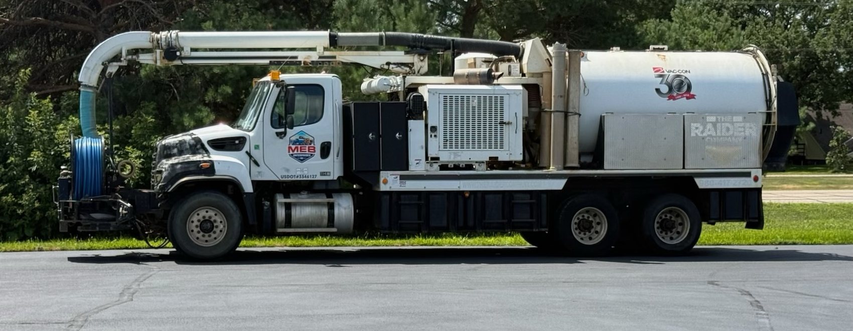 MEB Enterprises hydro vac truck, a Vac-Con combination unit